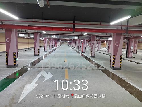 地下停車場理應安裝哪些道路劃線標識牌呢？