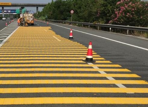 蘇州道路劃線廠家解讀振蕩標(biāo)線與道路標(biāo)線的區(qū)別在哪？